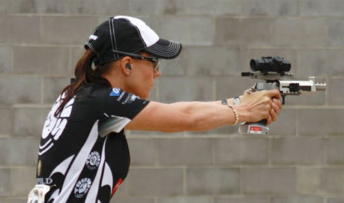 Jessie Duff and other top shooters teach Pro-Clinic at 2013 MidwayUSA & NRA Bianchi Cup